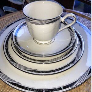 Lenox City Chic 5 Piece Place Setting, perfect condition, add to your set